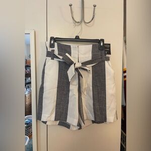 NY & Company 7th Avenue Madie pant 6” shorts